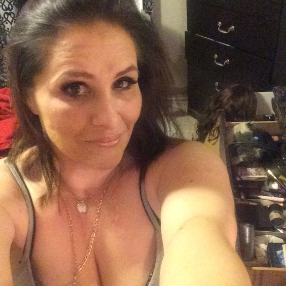 Meet your Posher, Christina - Picture 2 of 2